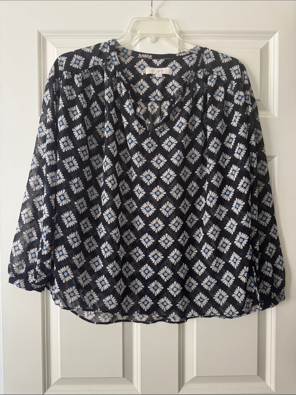 LOFT Dark Navy Floral Geometric V-Neck Blouse size M